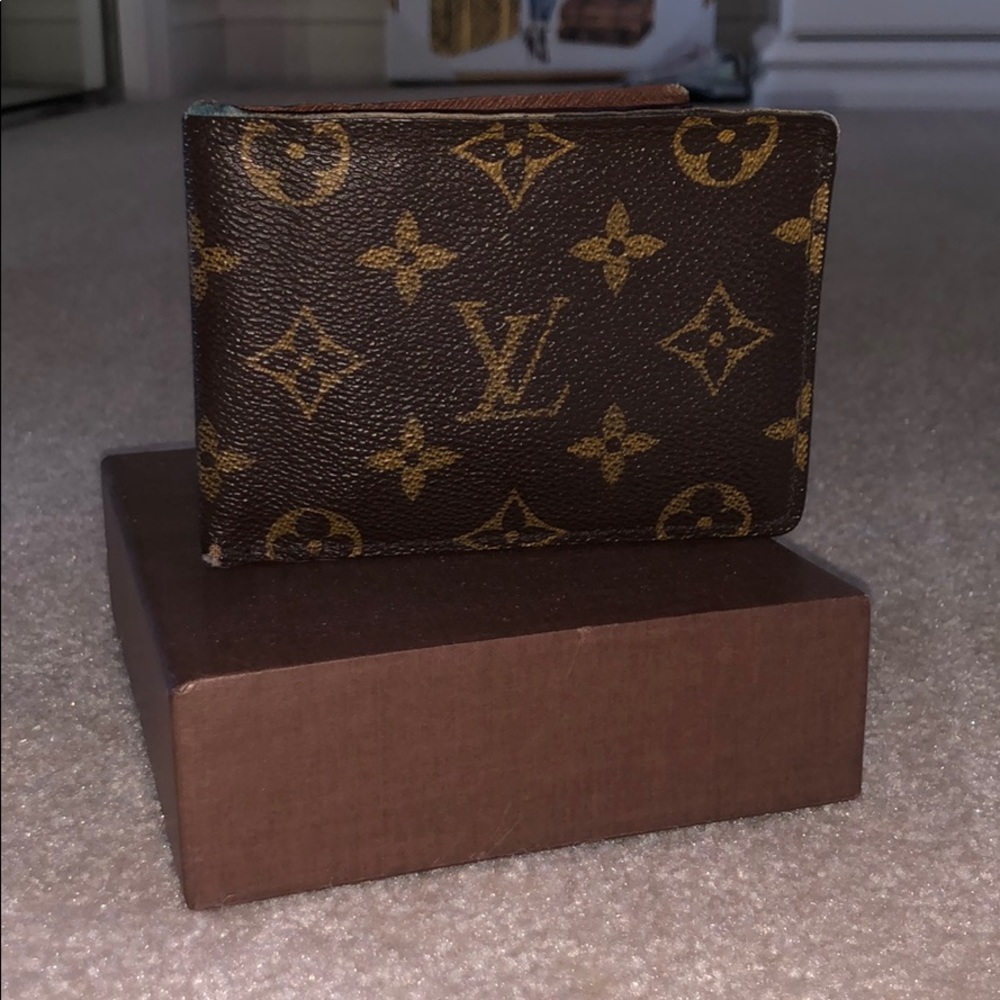 Louis Vuitton 5 pocket wallet